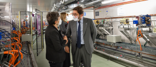 Caterina Biscari shows the ALBA facility to Manuel Muñiz and its team. Inside the accelerator’s tunnel